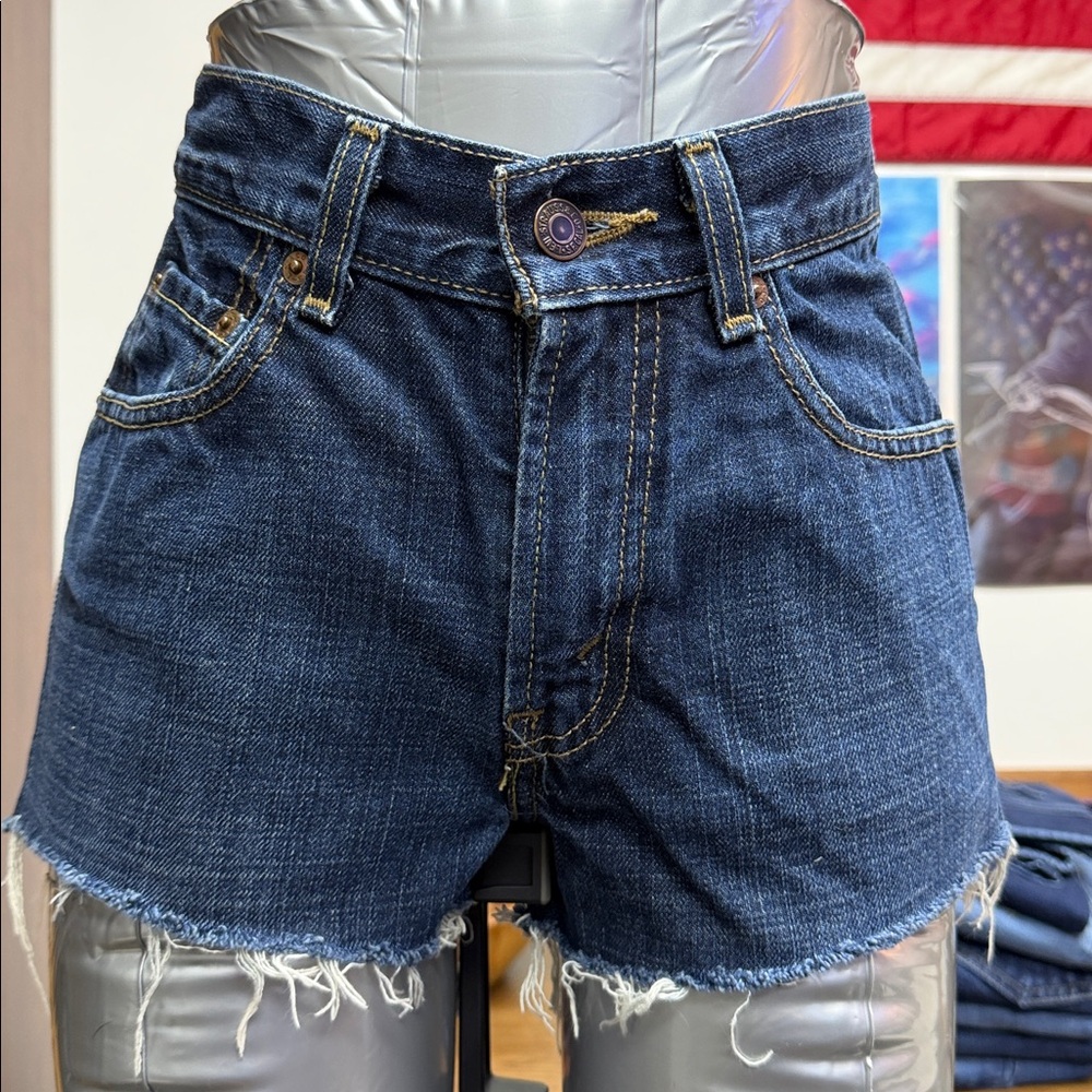 Levi’s 550 Relaxed Fit Cut Off Denim Shorts Size 25 Medium Wash Distressed - Picture 6 of 6